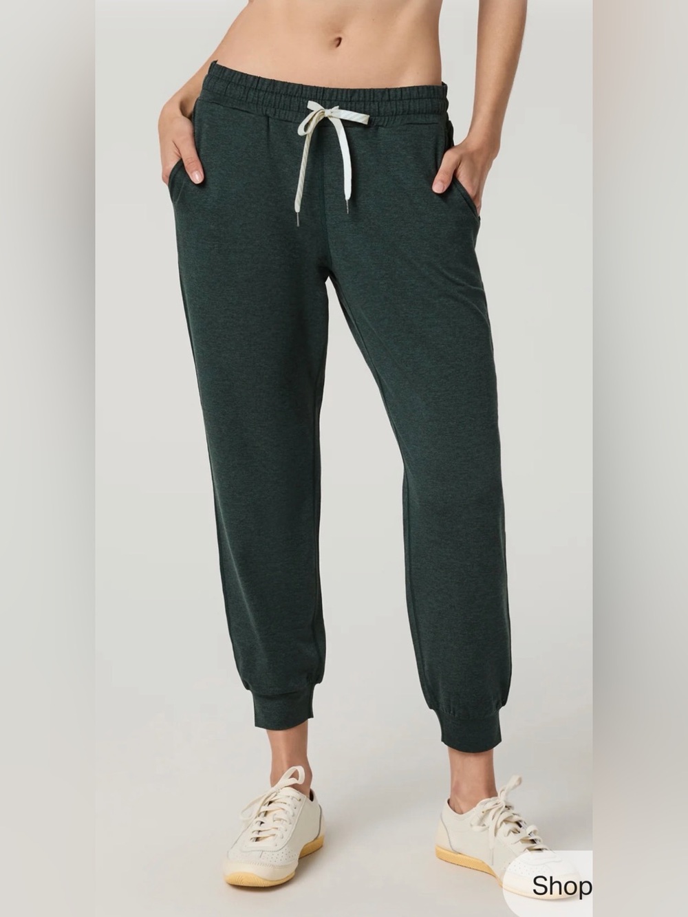 Vuori Performance Jogger green